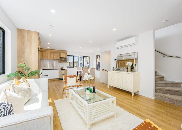  at 8/6 Woodhouse Place, West Harbour, Waitakere City, Auckland