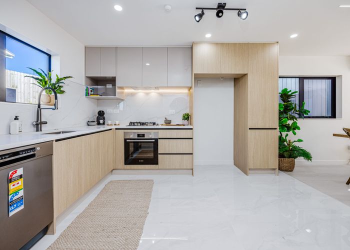  at 4 A-D Glenmore Road, Sunnyhills, Manukau City, Auckland