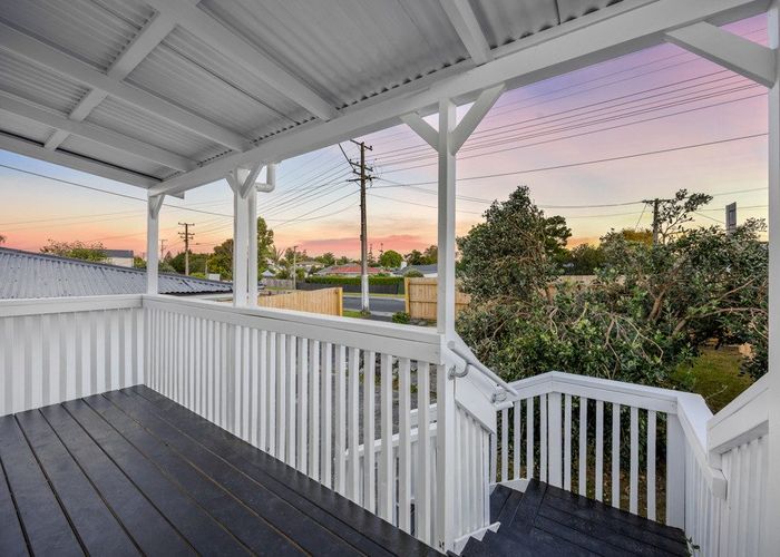  at 1/2 Enderby Drive, Te Atatu Peninsula, Waitakere City, Auckland