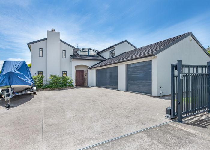  at 19 Highfields Terrace, Henderson, Auckland