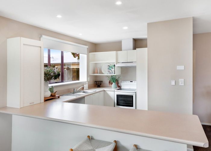  at 2/172 Langdons Road, Northcote, Christchurch