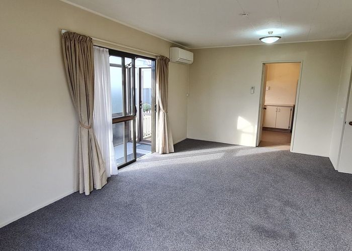  at 11A Royal Crescent, Saint Kilda, Dunedin