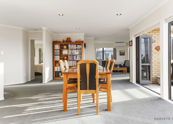  at 2C Highland Avenue, Titirangi, Auckland