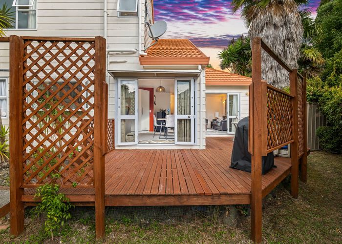  at 2/26 Beaudine Avenue, Glenfield, Auckland