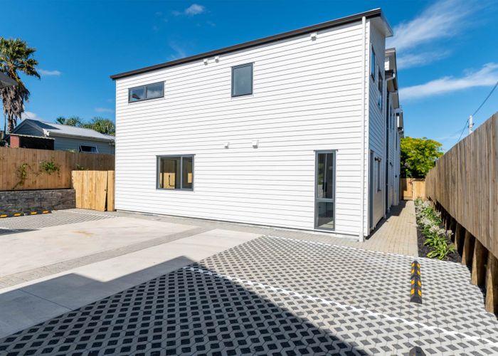  at 9E Epping Road, Henderson, Auckland