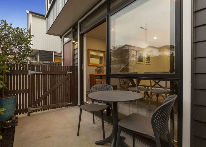  at 4 Killick Place, Long Bay, Auckland