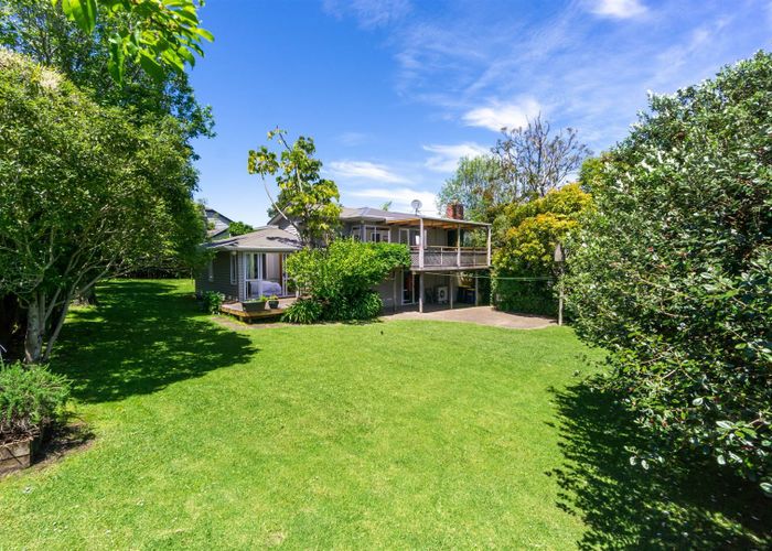  at 2 Phillip Parade, Forrest Hill, Auckland
