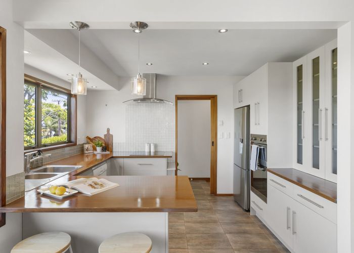  at 2/15 Hythe Terrace, Mairangi Bay, Auckland