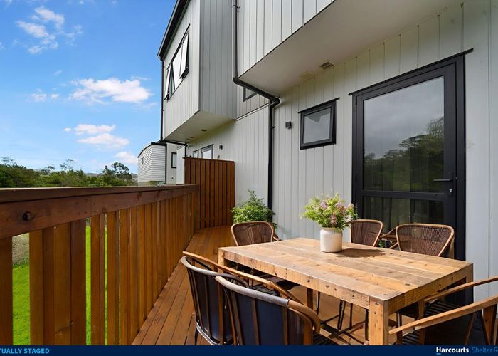  at 132E Tiriwa Drive, Massey, Waitakere City, Auckland