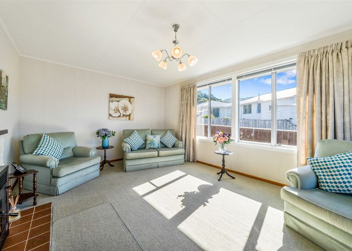  at 32 Rangituhi Crescent, Takapuwahia, Porirua