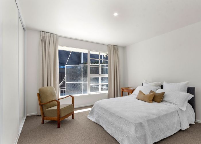  at 2/42 Prossers Road, Saint Martins, Christchurch