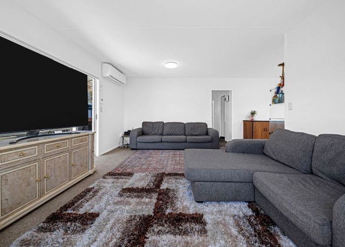  at 2/7 Barneys Farm Road, Clendon Park, Manukau City, Auckland