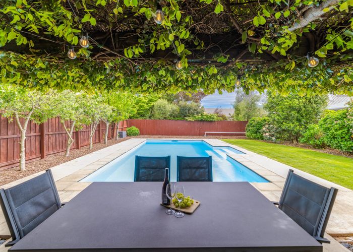  at 4 Bannister Place, Fendalton, Christchurch City, Canterbury