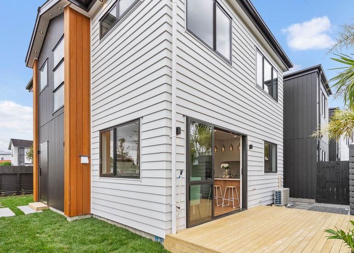  at Lot 1/118 Chivalry Road, Glenfield, North Shore City, Auckland