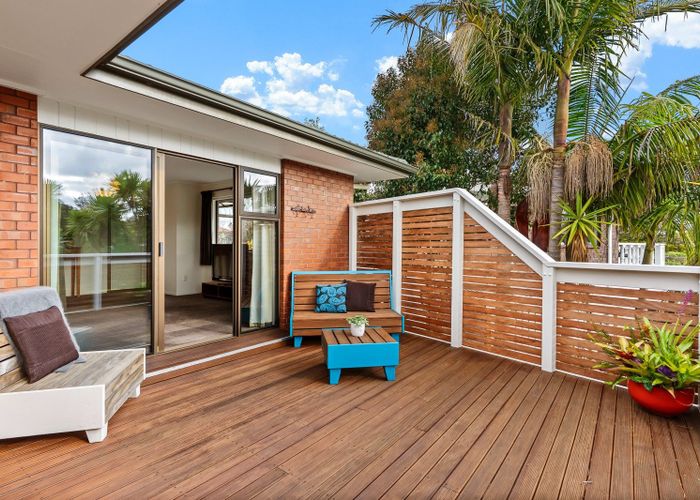  at 2/6 Annette Avenue, Te Atatu South, Auckland