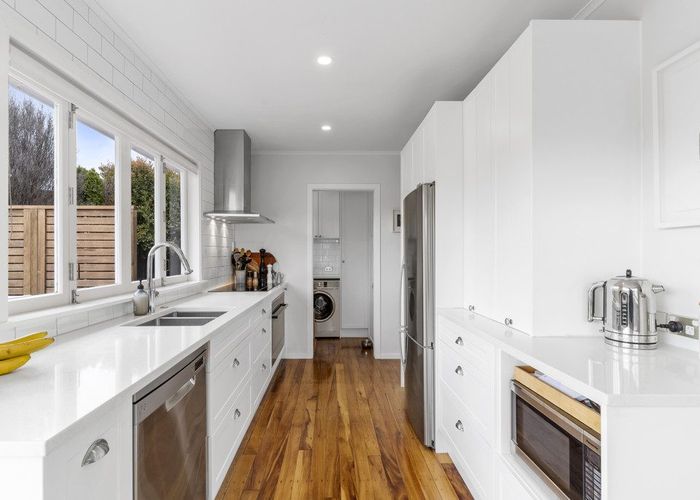  at 4 Clinton Avenue, Te Atatu Peninsula, Auckland