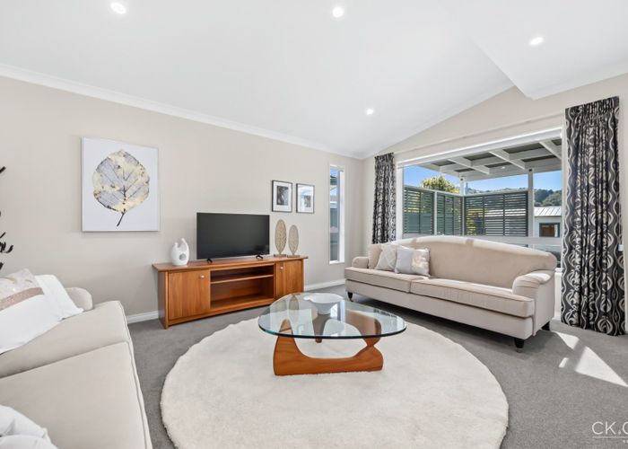  at 8D Glen Iris Grove, Woburn, Lower Hutt