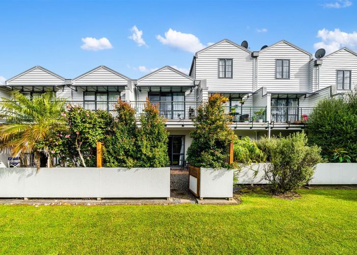  at 26/5 Carolina Place, Albany, Auckland