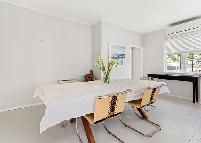  at 21 Fraser Road, Narrow Neck, Auckland