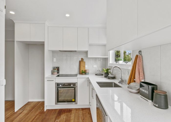  at 18B South St, Tawa, Wellington