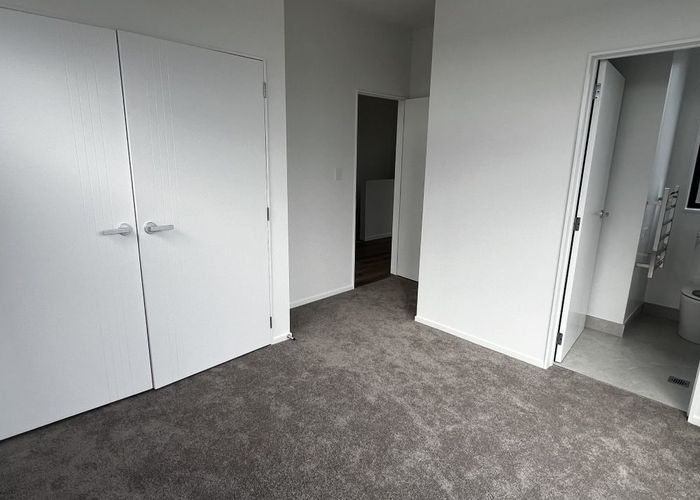  at 8/233 Great North Road, Henderson, Waitakere City, Auckland