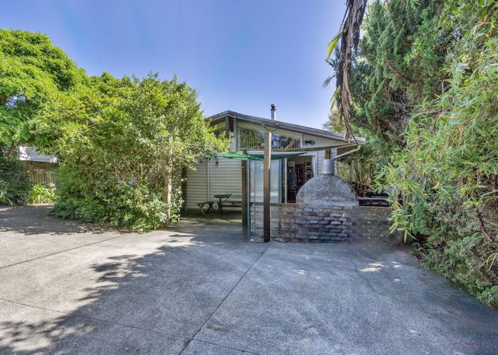  at 11 Glen Road, Ranui, Auckland