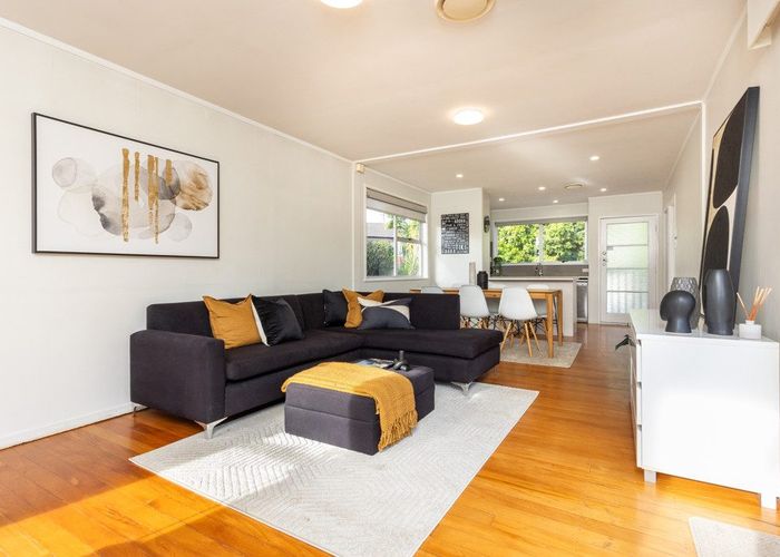  at 40 Vina Place, Massey, Waitakere City, Auckland