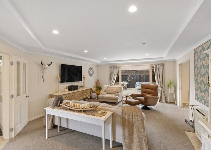  at 32 Eaglesome Avenue, Aidanfield, Christchurch City, Canterbury