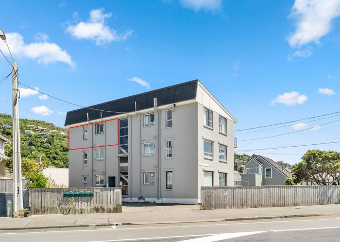  at 5/102 Lyall Parade, Lyall Bay, Wellington
