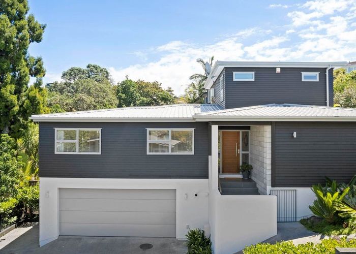  at 3/304 Beach Road, Campbells Bay, Auckland