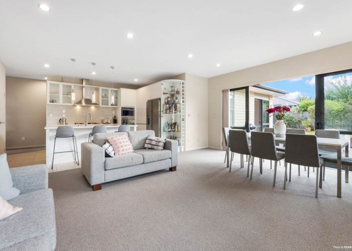 at 8 Murray Becroft Avenue, Henderson Valley, Auckland
