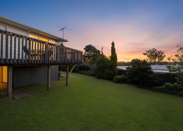  at 6 Hueglow Rise, West Harbour, Waitakere City, Auckland