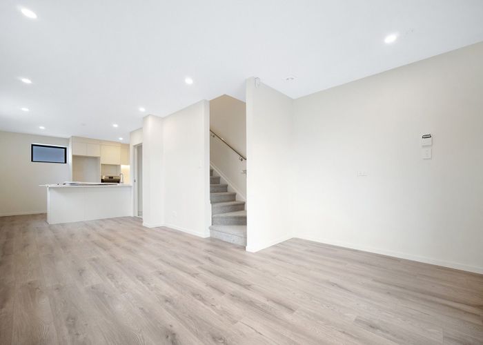  at 2/11 Stottholm Road, Titirangi, Auckland