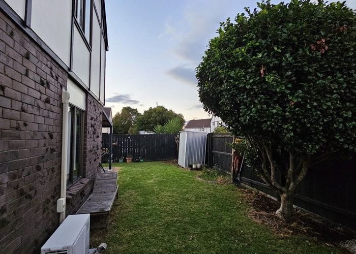  at 2/19 Challen Close, Conifer Grove, Papakura, Auckland