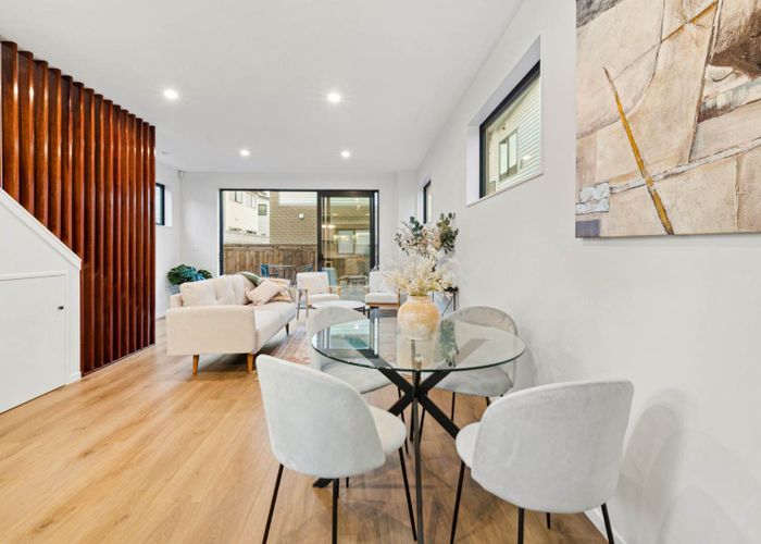  at 2/5 Wastney Road, Alfriston, Manukau City, Auckland