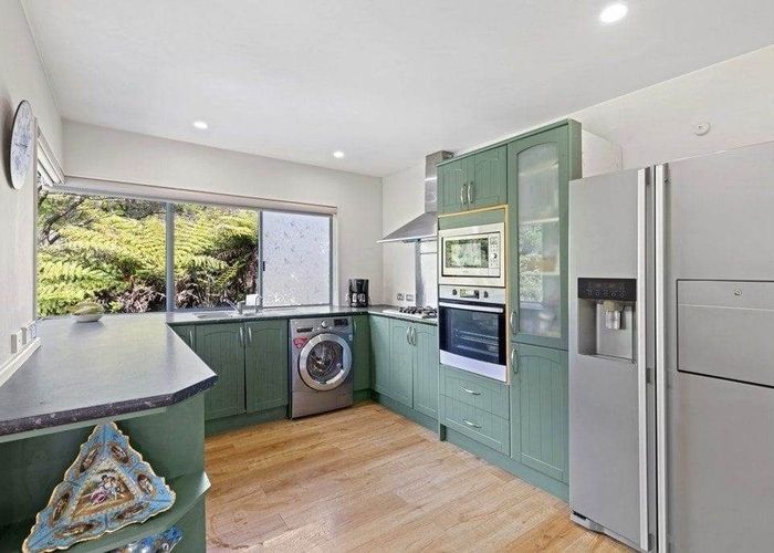  at 3 Lincoln Close, Northcross, Auckland