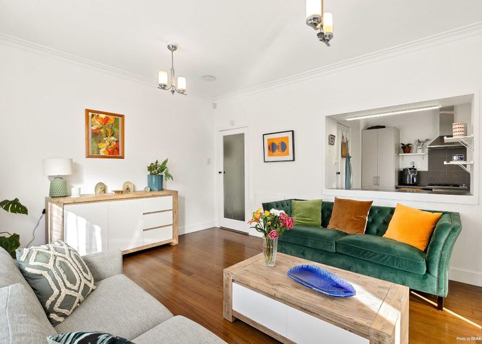  at 6 Renfrew Avenue, Sandringham, Auckland