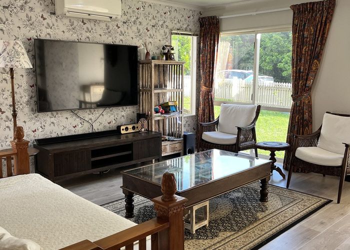  at 9 Bickleigh Grove, New Lynn, Waitakere City, Auckland
