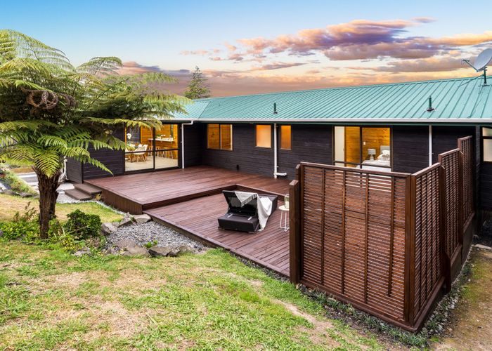  at 8 Chardon Place, Henderson, Auckland