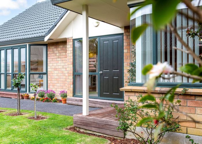  at 2/6 Wairere Road, Torbay, North Shore City, Auckland