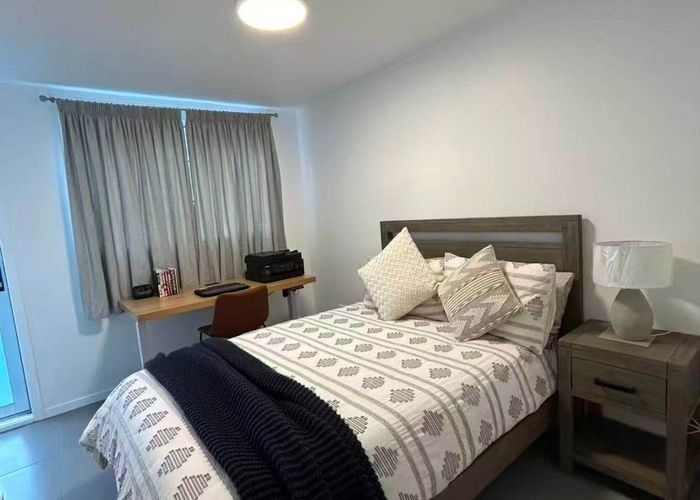  at 1/18 Gretel Place, Hillcrest, North Shore City, Auckland