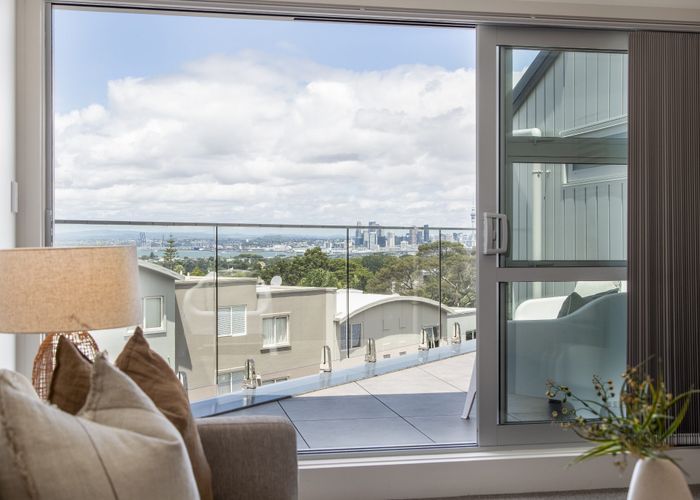  at 9/270 Onewa Road, Birkenhead, North Shore City, Auckland