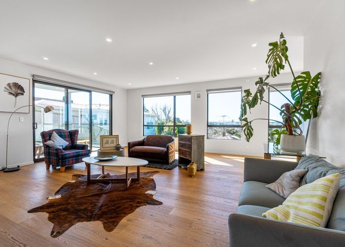  at 17B Deuxberry Avenue, Northcote, Auckland