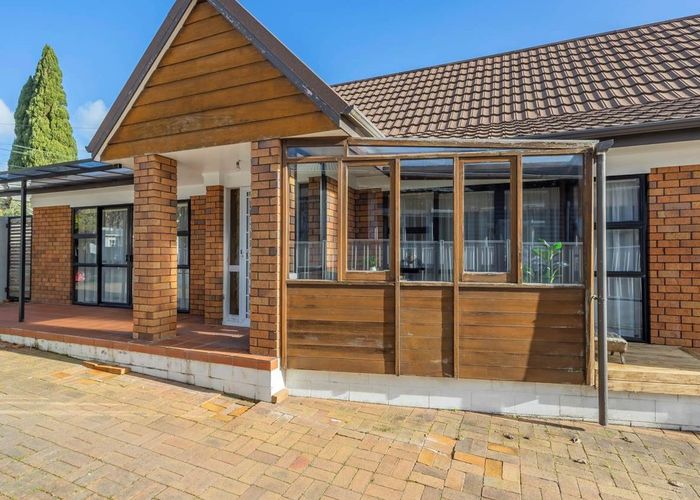  at 1/11 Smale Street, Point Chevalier, Auckland