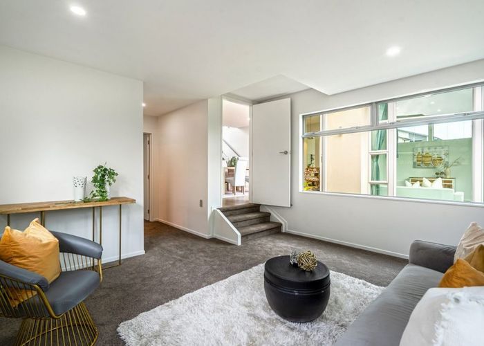  at 90 Medallion Drive, Oteha, Auckland