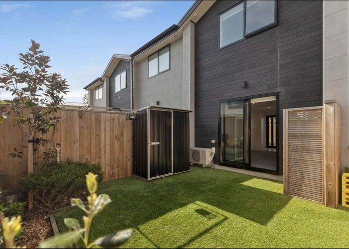 at 6/102 Millbrook Road, Henderson, Waitakere City, Auckland