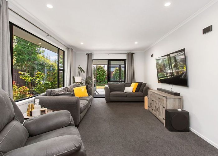  at 2/42 Briarmont Street, Avondale, Christchurch