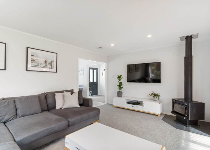  at 16 Pipitea Place, Massey, Waitakere City, Auckland