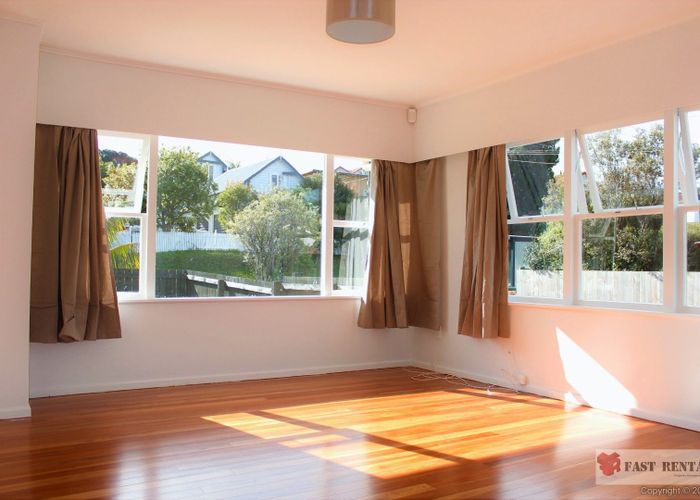  at 2/26 Wolsley Avenue, Milford, Auckland