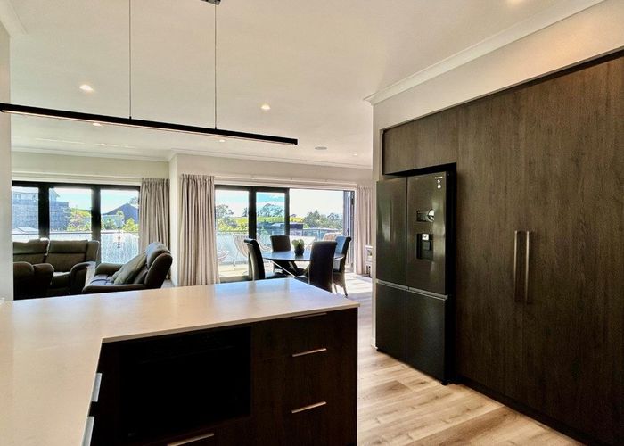  at 93 Oak Road, Poraiti, Napier